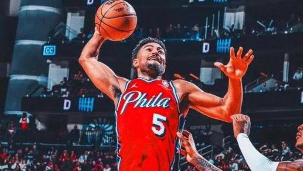 火箭鏖战76人，西亚卡姆点燃赛场