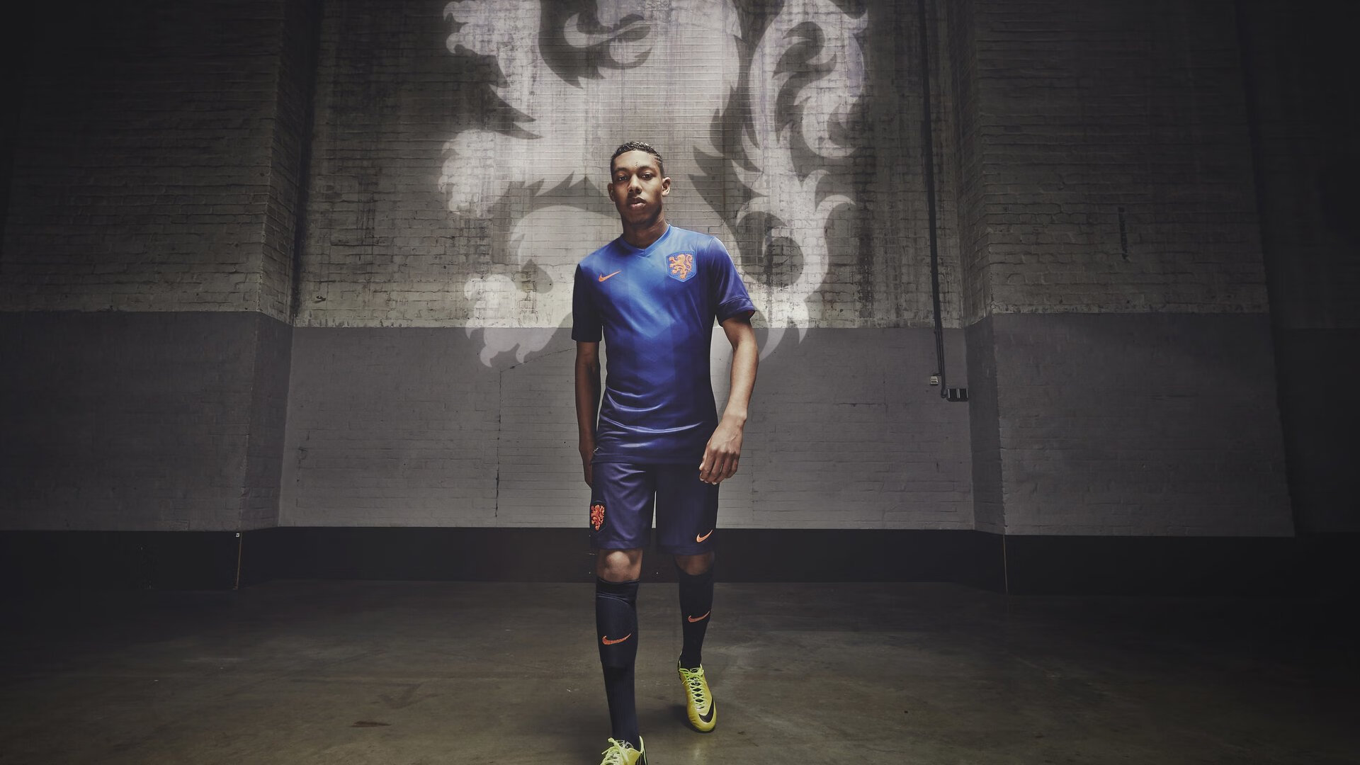 球门前的战国时代，富安健洋如何用一场比赛定义现代边后卫